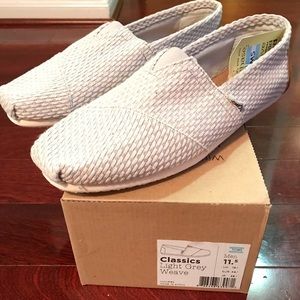 NWT Men’s Toms light grey weave classic shoe 👟